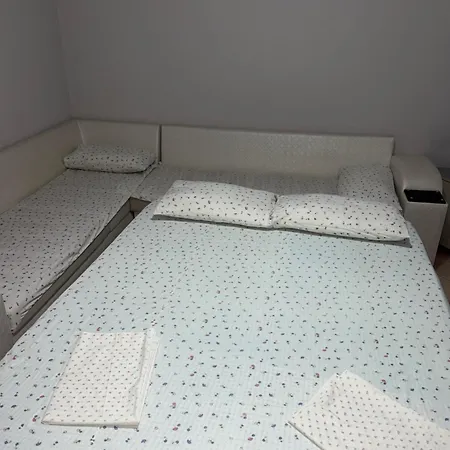 Studio Flat *